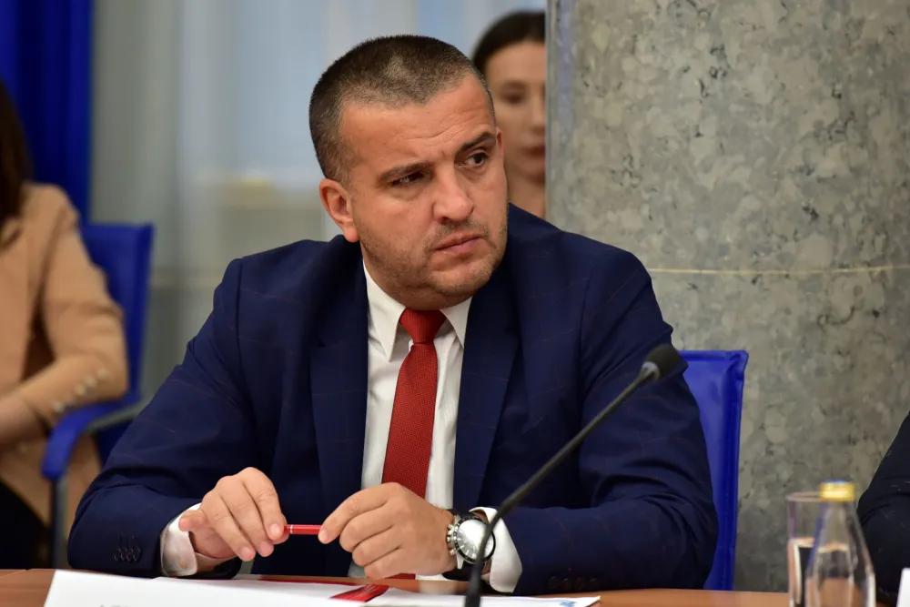 Striković: Motivi poslanika PES-a providni i opasni