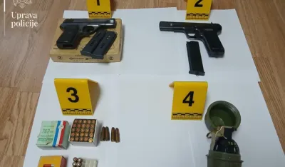 Pretresi na jugu i sjeveru: Oduzeti pi&scaron;tolji, municija, ručna bomba