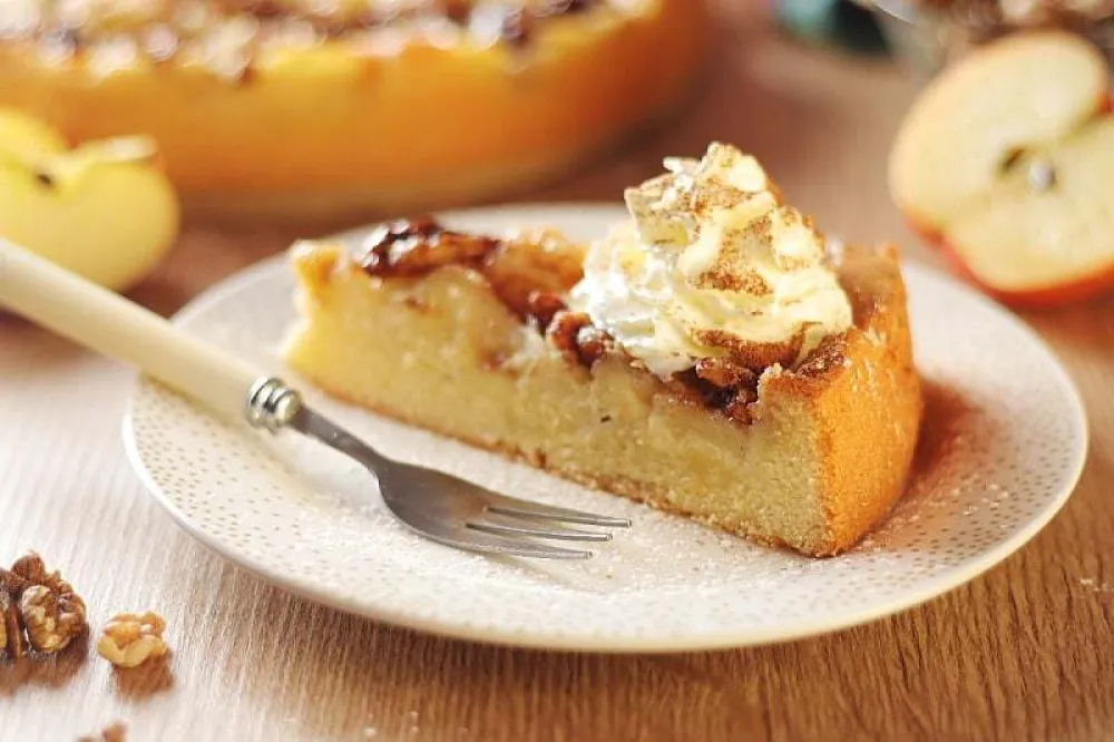 Kolač s jabukama i orasima savr&scaron;en jesenji desert za svaku priliku