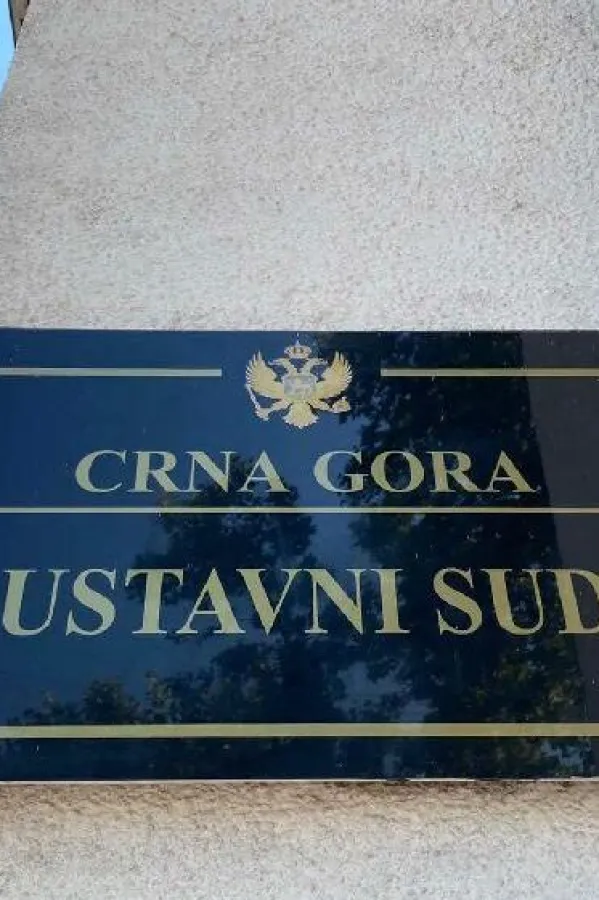 Političari zbog partijskih interesa, državne ostavljaju po strani
