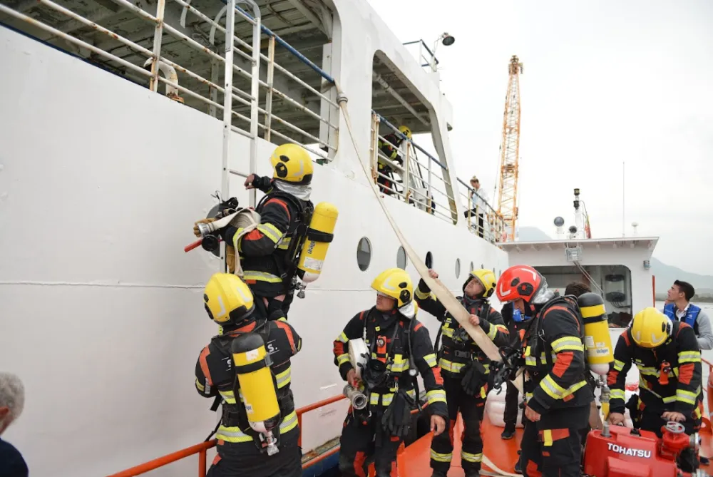 (FOTO) Na Solilima uspje&scaron;no sprovedena pokazna vježba traganja, spa&scaron;avanja i ga&scaron;enja požara na moru
