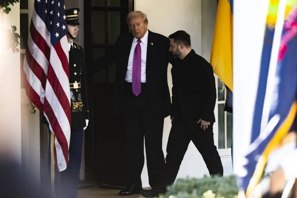 (FOTO) Bijela kuća objavila crno-bijelu fotografiju Trampa i Zelenskog
