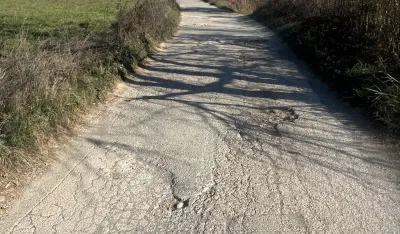 Cesta puna rupa 40 godina čeka asfalt