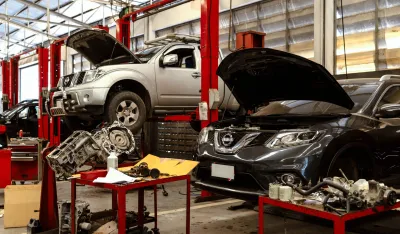 Bačena bomba na beogradski auto-servis, na vratima pi&scaron;e UČK