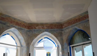 Dvorac kralja Nikole u Baru jedini među dvorcima kraljevske porodice u kojem su sačuvani ostaci zidnog slikarstva