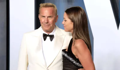 (FOTO) Biv&scaron;a supruga Kevina Kostnera udala se za njegovog biv&scaron;eg prijatelja