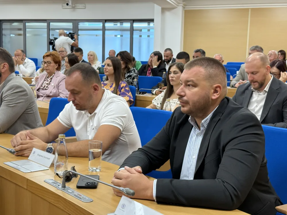 Vladimir Bulatović, Milo&scaron; Krstović,Sjednica skup&scaron;tine Glavnog grada 28. avgust