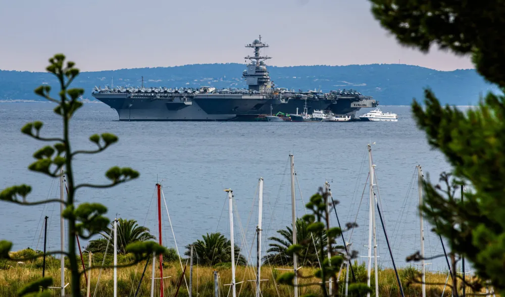 (FOTO) Najveći ratni brod na svijetu stigao u Split