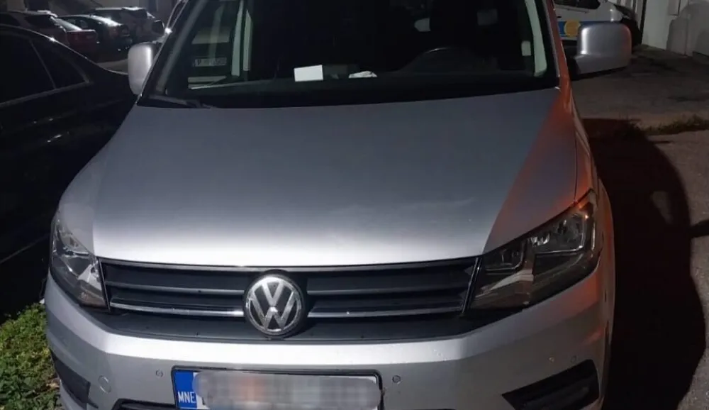 Na graničnim prelazima oduzeta dva automobila