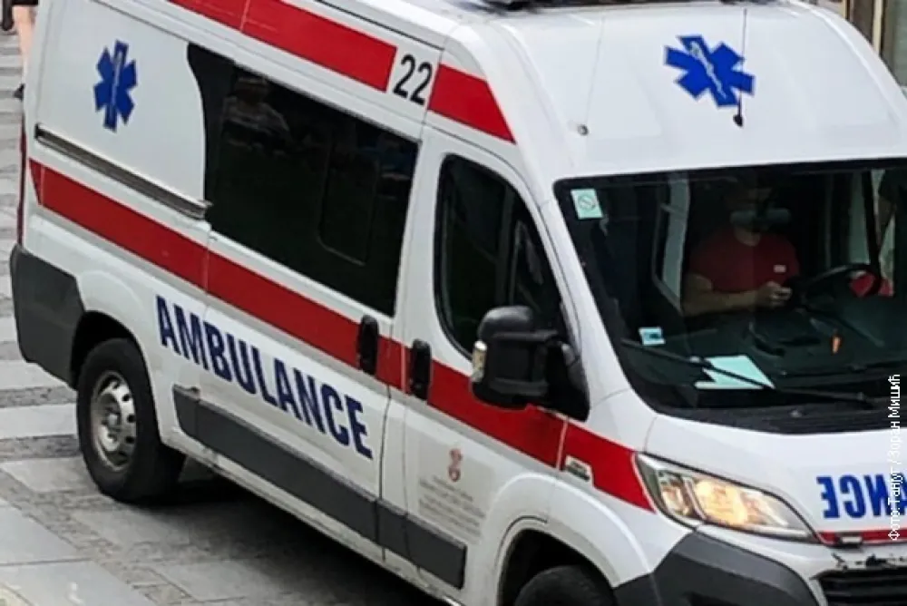 Djevojka pala sa zgrade na mu&scaron;karca u Novom Sadu