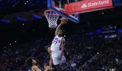 Vi Džej Edžkomb ispisao istoriju na NBA debiju