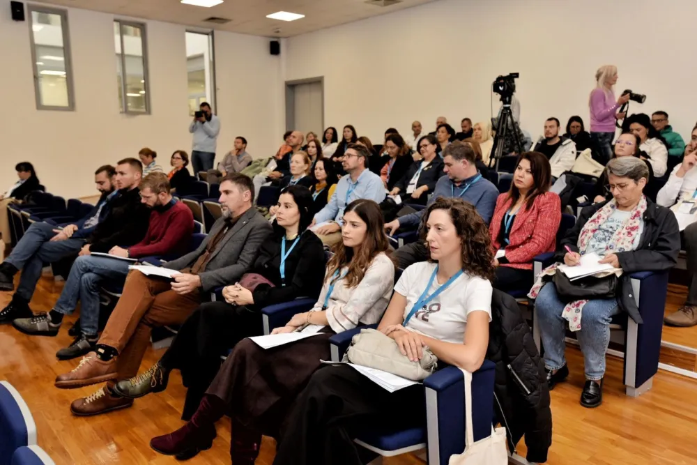 Учесници и публика