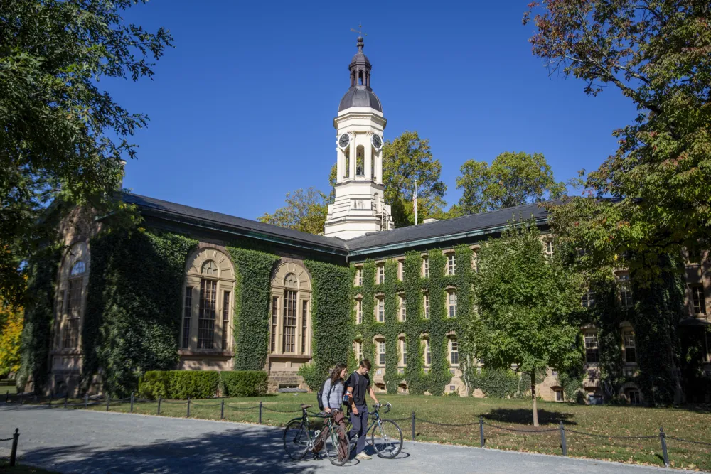 Tramp i devet univerziteta