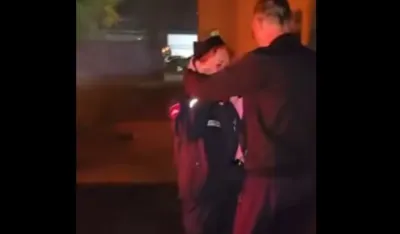 (VIDEO) Sjajan gest prijatelja i kolega: Bjelopoljku ispratili u penziju uz vatromet i zagrljaje