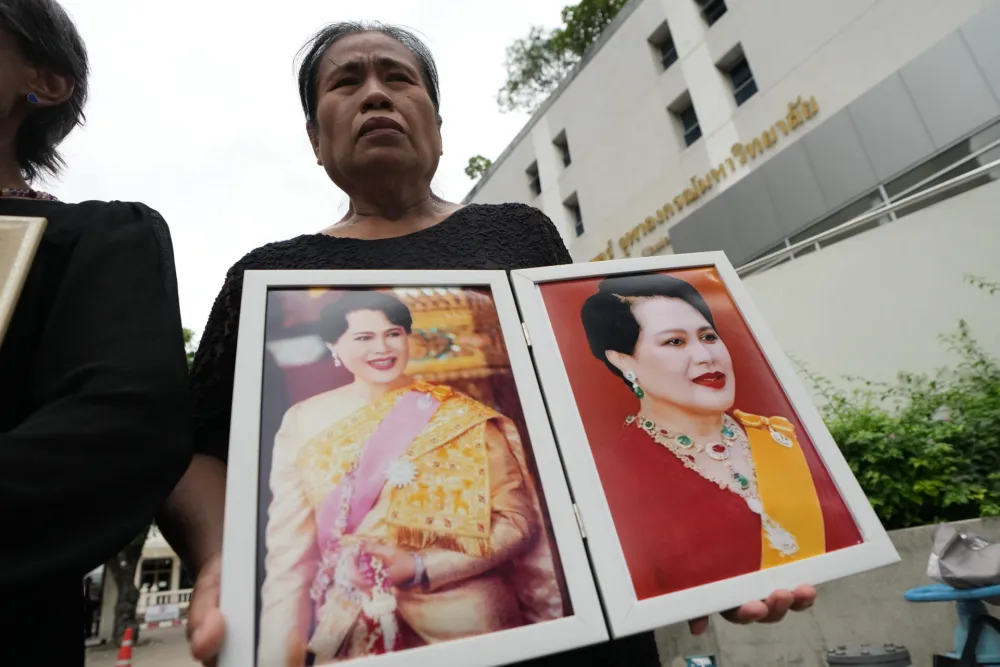 Preminula tajlandska kraljica majka Sirikit