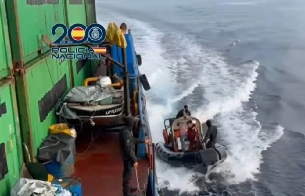 &Scaron;est i po tona kokaina zaplijenjeno na brodu kod Kanarskih ostrva