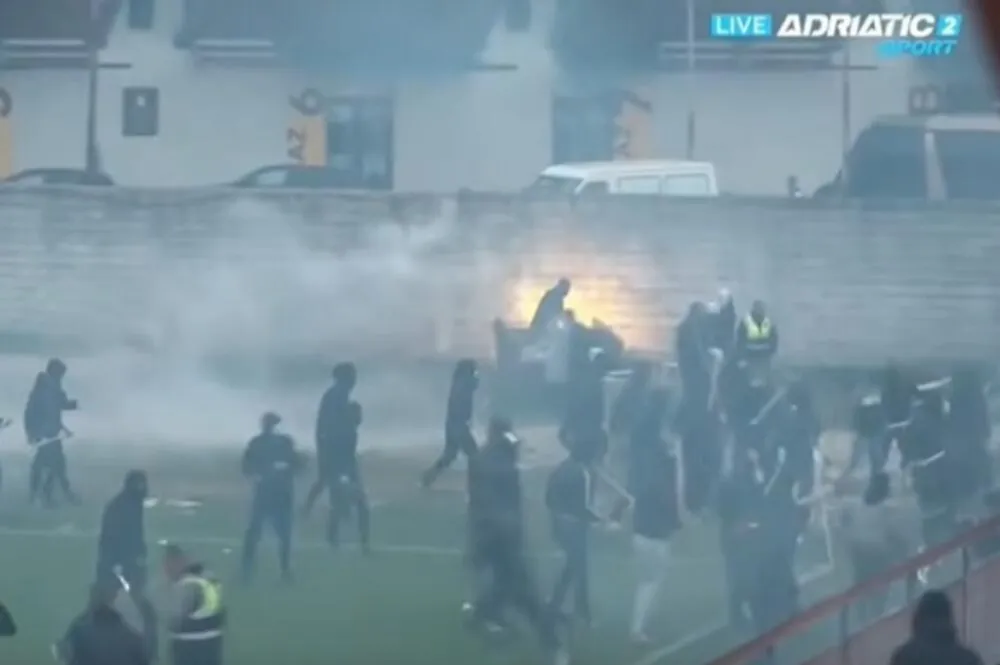 UP: Uhap&scaron;eno sedam osoba zbog sukoba koji su juče izazvali navijači "Vojvode" na utakmici u Nik&scaron;iću