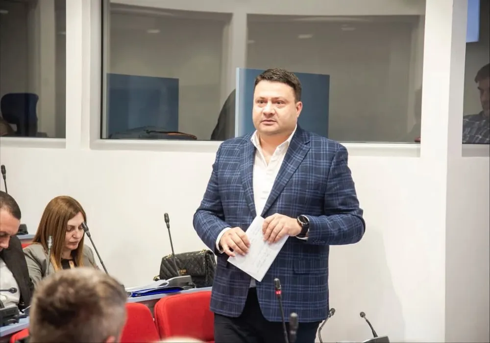 Odbornik PES-a najavio da će pokrenuti inicijativu za smjenu Smolovića: Ne vide da je uradio i&scaron;ta vrijedno pomena