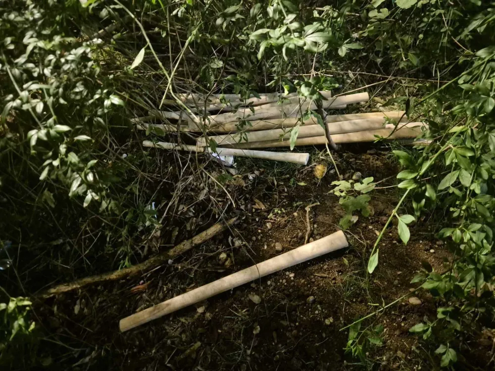 Policija privela vi&scaron;e osoba, u &scaron;teku pronađene bejzbol palice pripremljene za napad