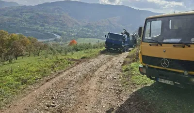 Mje&scaron;tani Femića Kr&scaron;a sami popravili put koji asfalt čeka 35 godina