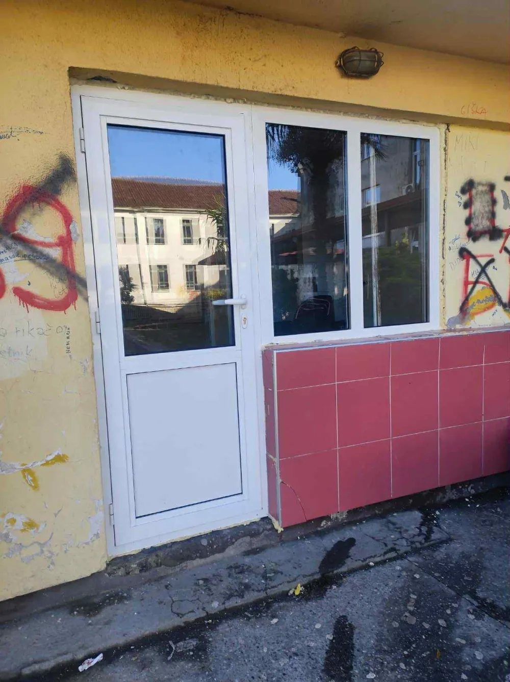 Zamijenjena vrata na sali O&Scaron; "Milan Vukotić"