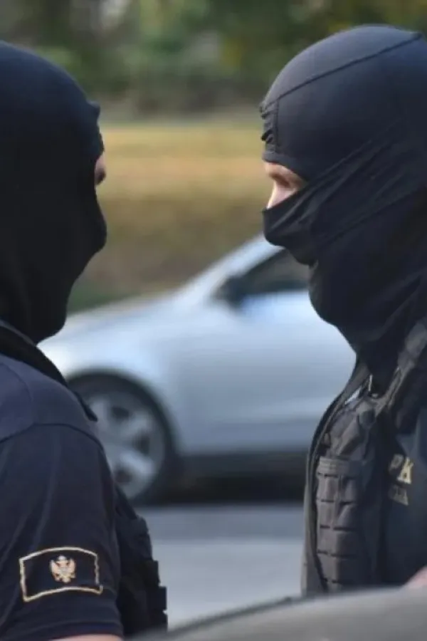 Policija pretresla obezbjeđenje Ubovića i Kovačevića, oduzet pi&scaron;tolj