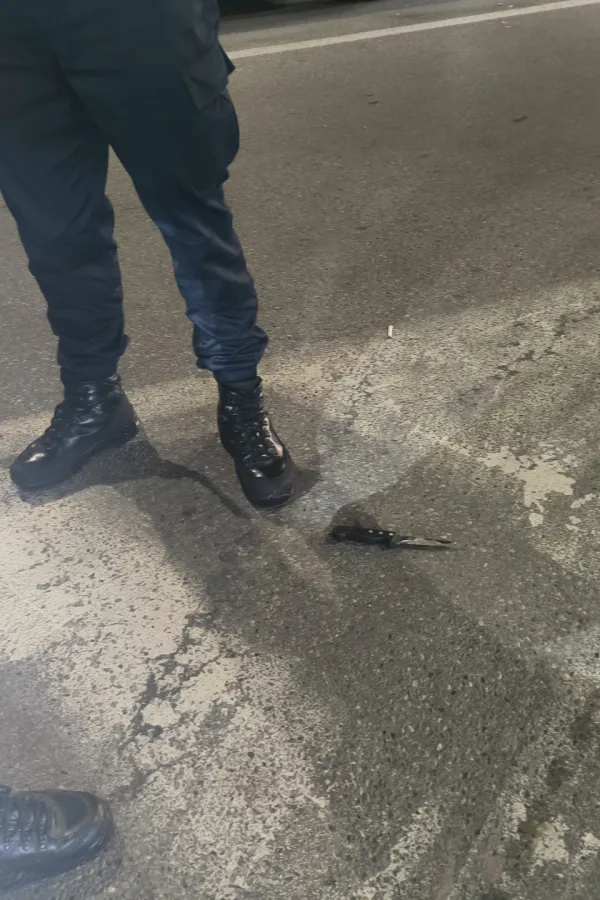 Podgorica: Građani prijavili da je neko iz auta izbacio nož