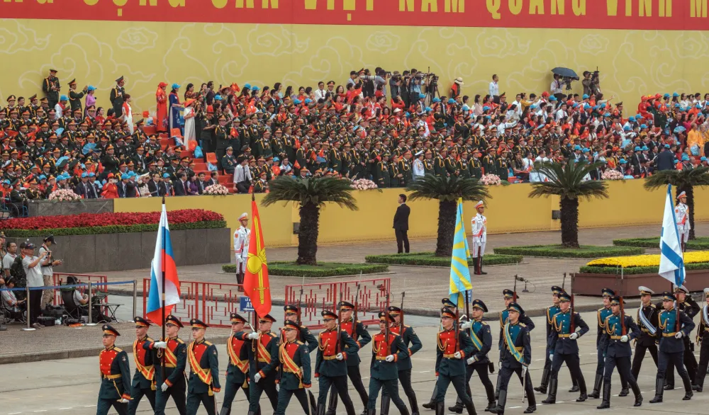 Ruski vojnici na paradi u Vijetnamu 2025. godine