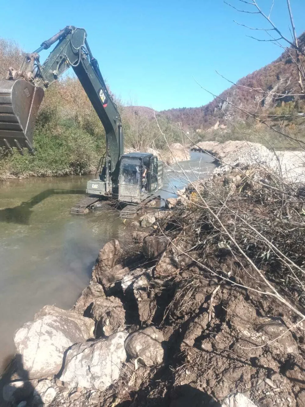 Uprava za vode: Zavr&scaron;eni hitni interventni radovi u koritu rijeke Ibar u Rožajama
