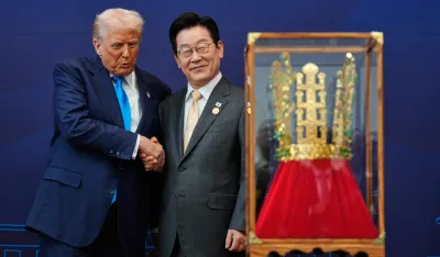 Tramp stigao u Južnu Koreju, dočekan uz pjesmu