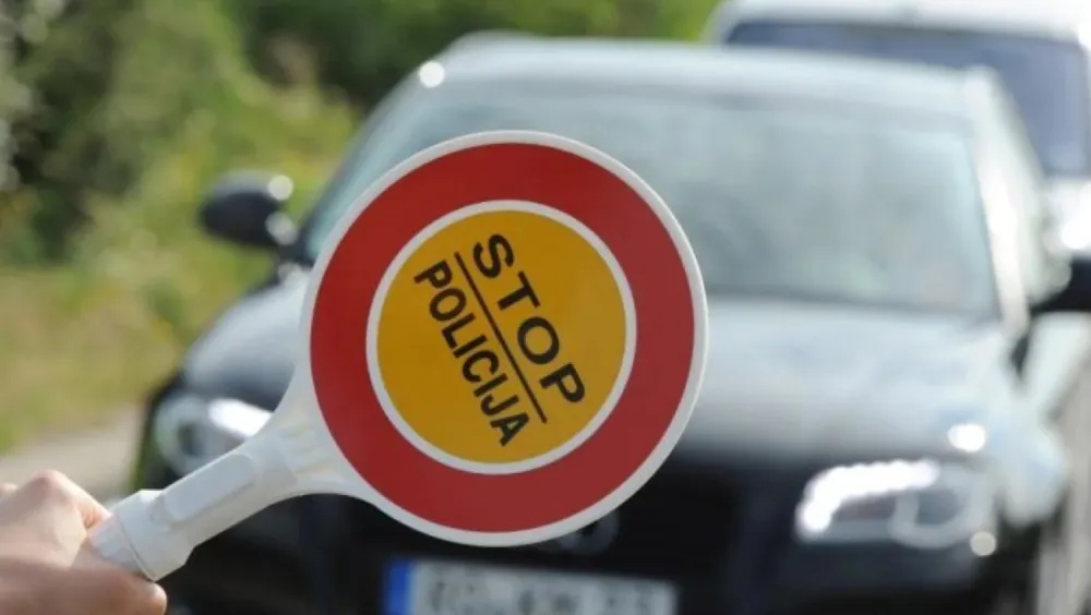 Za 24 sata 14 saobraćajnih nezgoda, poginula jedna osoba