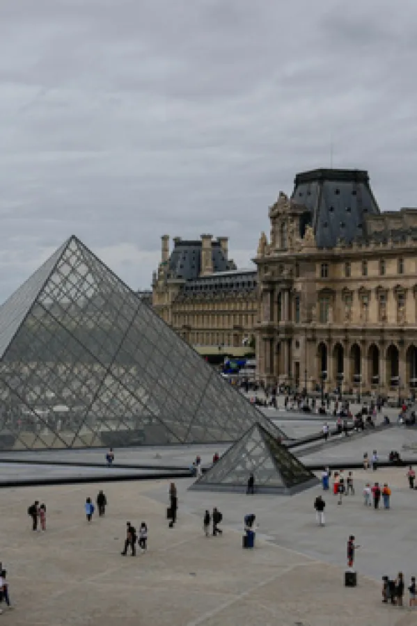 Među osumnjičenim za pljačku Luvra državljanin BiH i jo&scaron; nekoliko osoba iz zemalja Zapadnog Balkana