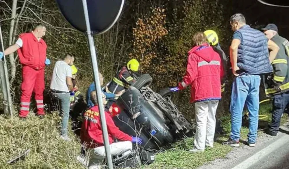 Sudar autobusa i putničkog vozila kod Banjaluke, stradale dvije osobe