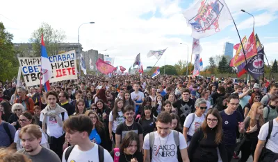 (FOTO) Studenti i građani pje&scaron;ke stigli do Inđije, dočekalo ih nekoliko hiljada građana
