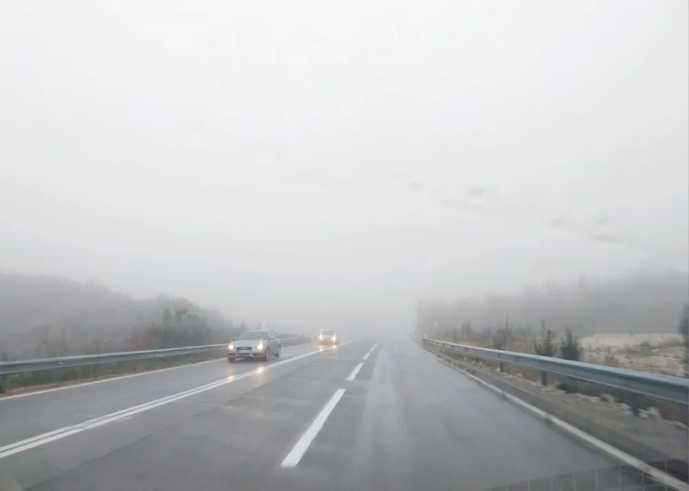 Putevi suvi, oprezno zbog magle