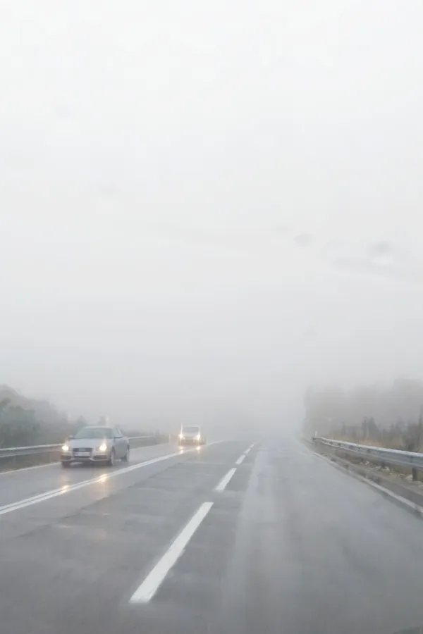 Putevi suvi, oprezno zbog magle