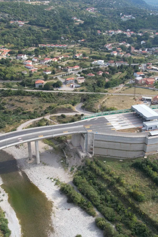 Četiri ponude za projektovanje i izgradnju druge dionice auto-puta Mate&scaron;evo-Andrijevica