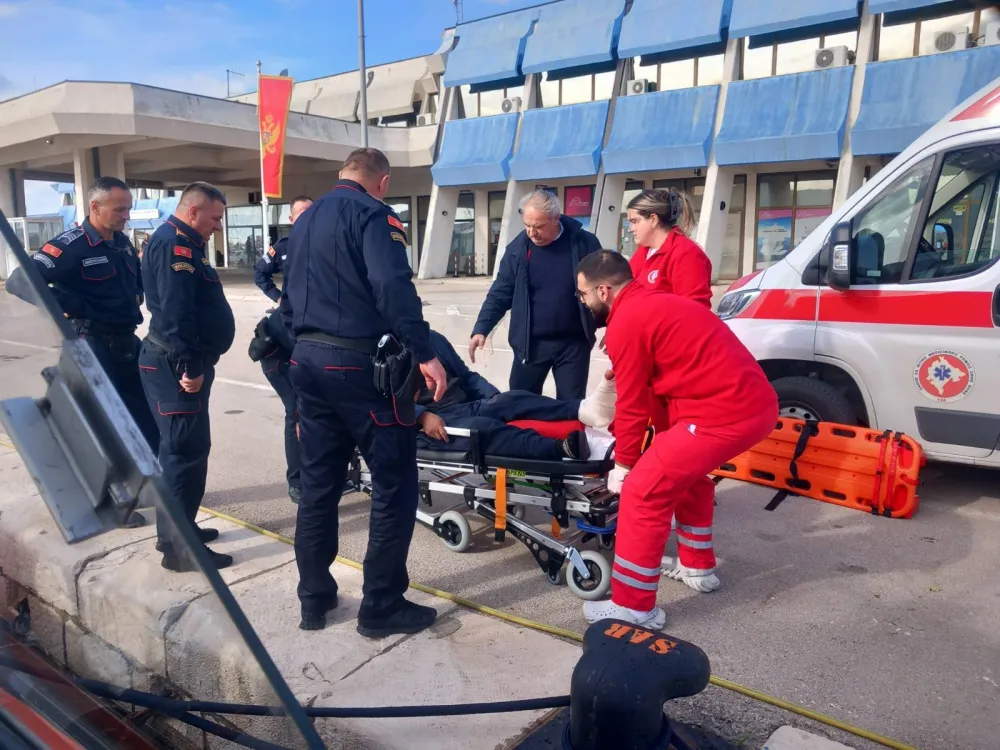 UPSUL: U Baru sa plovila evakuisan povrijeđeni albanski ribar