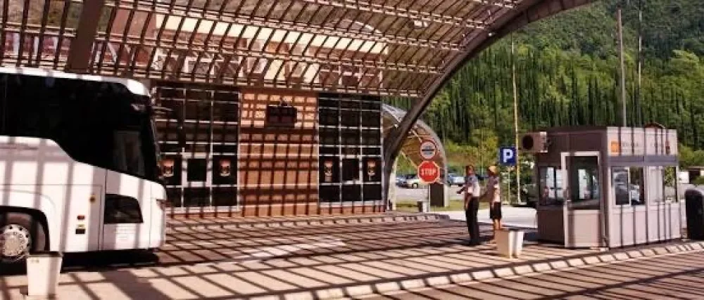 Uprava carina: Na GP Dobrakovo zaplijenjeno 110.000 eura neprijavljenog novca