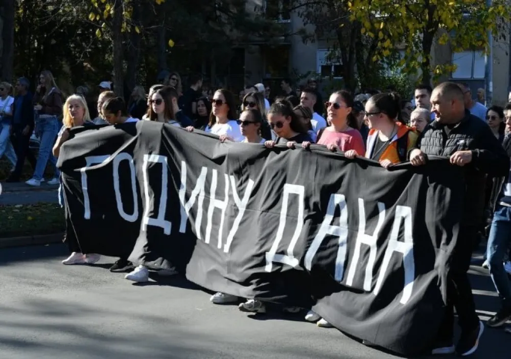 MUP Srbije: U piku komemorativnog skupa u Novom Sadu tokom 16-minutne ti&scaron;ine bilo - 39.000 ljudi