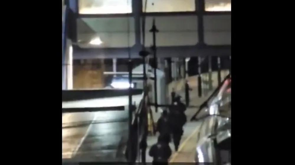 (FOTO/VIDEO) Napad u vozu u Londonu: Desetoro izbodenih, devetoro u kritičnom stanju