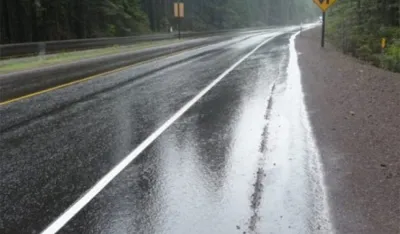 Oprez zbog mokrih kolovoza i radova na vi&scaron;e dionica