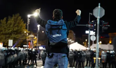 (FOTO) Policija privela 37 osoba zbog incidenata ispred Skup&scaron;tine u Beogradu