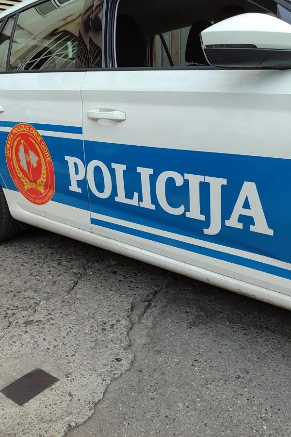 Za 24 sata 12 saobraćajnih nezgoda, tri osobe teže povrijeđene