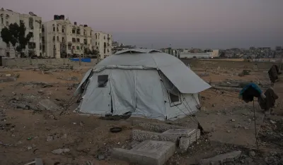 Udari u Gazi ne prestaju; Bombardovane kuće i stambena naselja