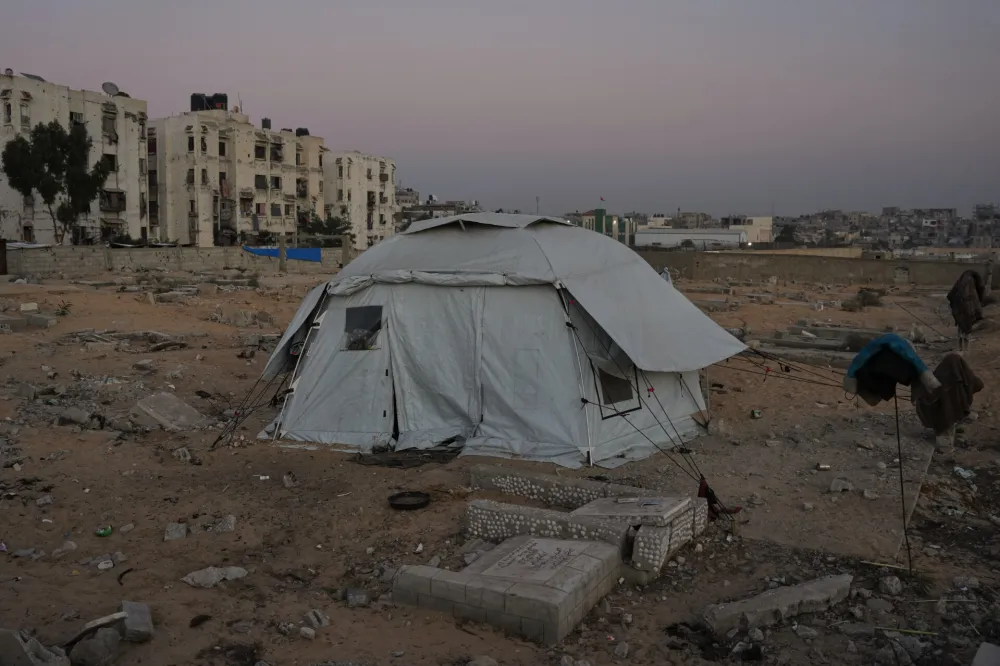 Udari u Gazi ne prestaju; Bombardovane kuće i stambena naselja