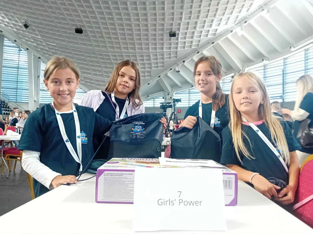 Učenice O&Scaron; "Vladika Danilo" na takmičenju iz robotike: Istakle se znanjem