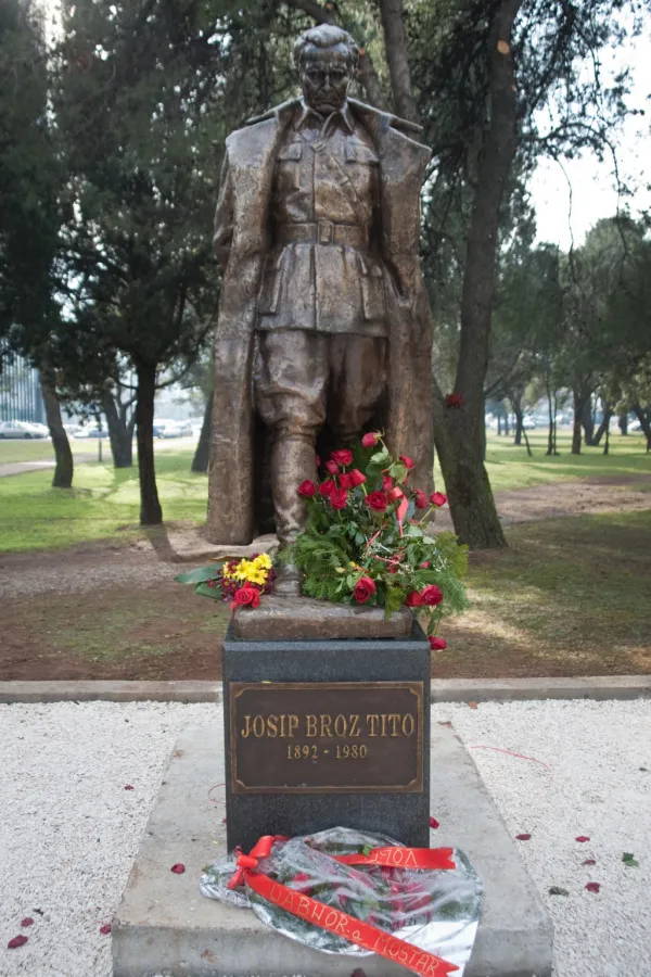 SOBNOR-a Crne Gore: O&scaron;tećenje postamenta spomenika Titu anticivilizacijski čin