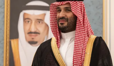 Princ Mohamed bin Salman ispred portreta svog oca, kralja Salmana od Saudijske Arabije 