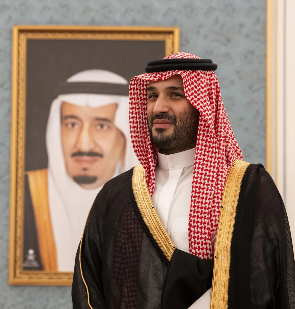 Princ Mohamed bin Salman ispred portreta svog oca, kralja Salmana od Saudijske Arabije 